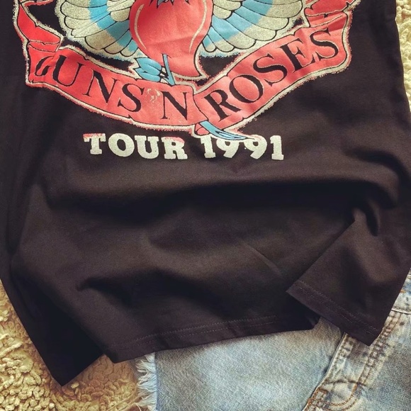 Guns N roses wings Band Graphic tee - Picture 2 of 5